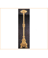 Candelero de pie en bronce de 115 cm. de altura